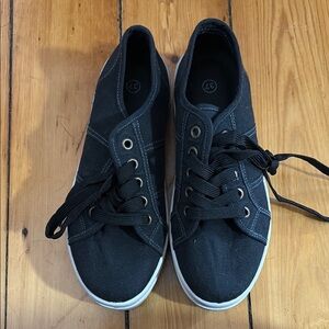 Italian Classic Black Canvas Womens platform Sneakers